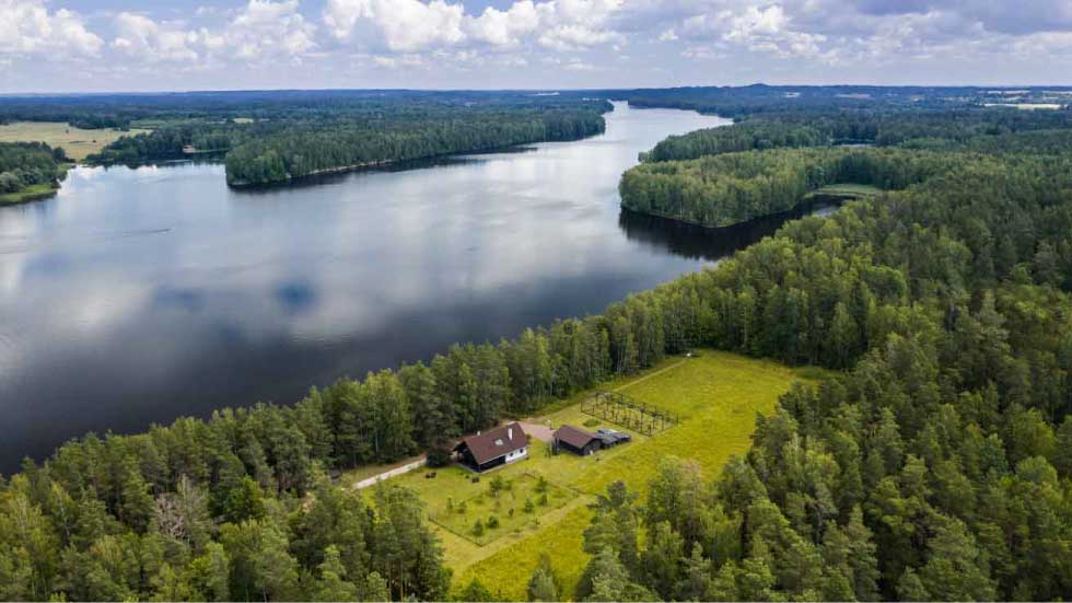 Viesu māja "Pie Zandarta" Daugavas upes Pļaviņu HES ūdenstilpnes krastā